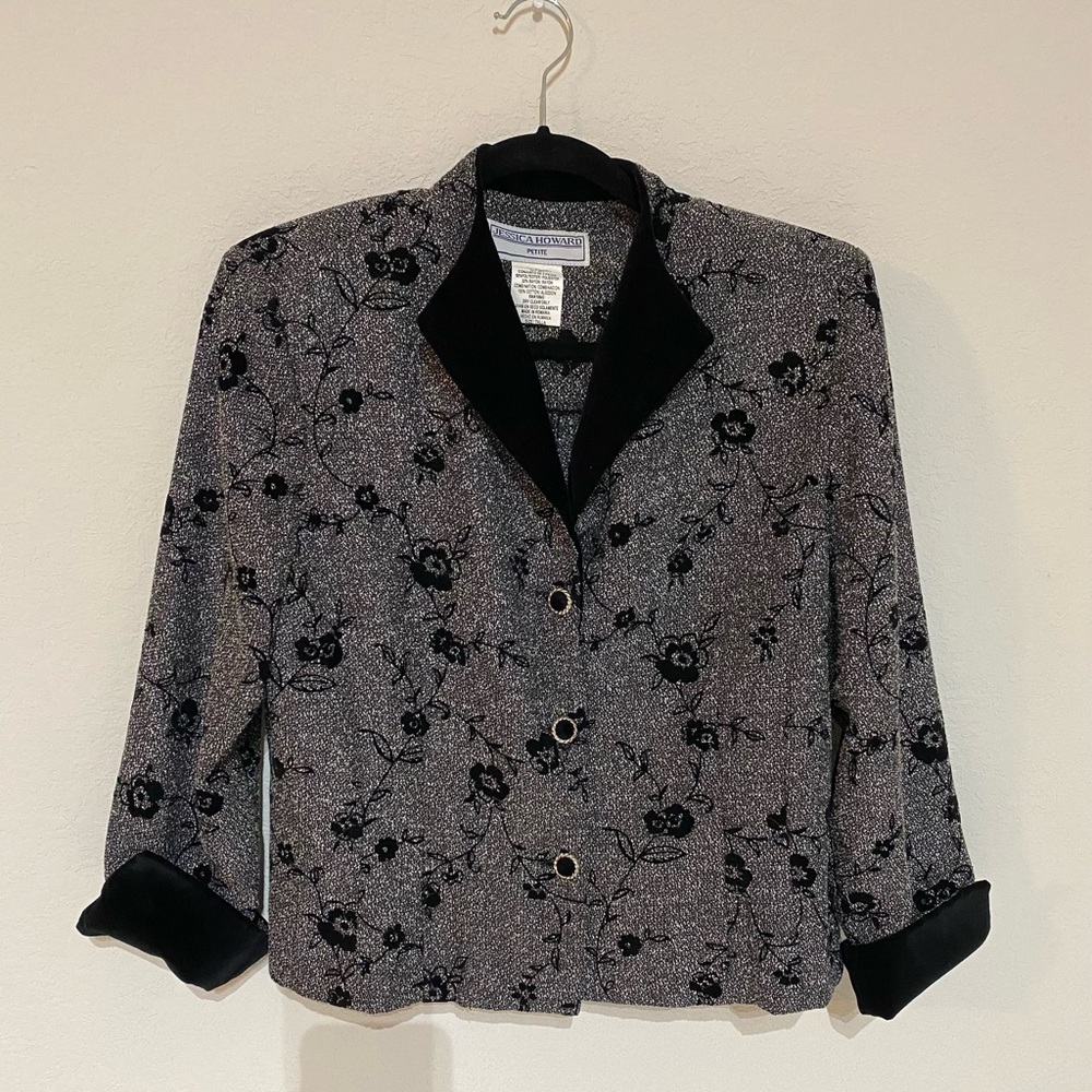 Women’s Jessica Howard size 16P dress jacket size. Gently used.